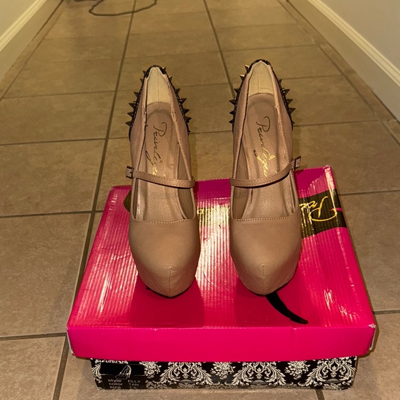 Stylish Tan Spiked Heels - Picture 4 of 6